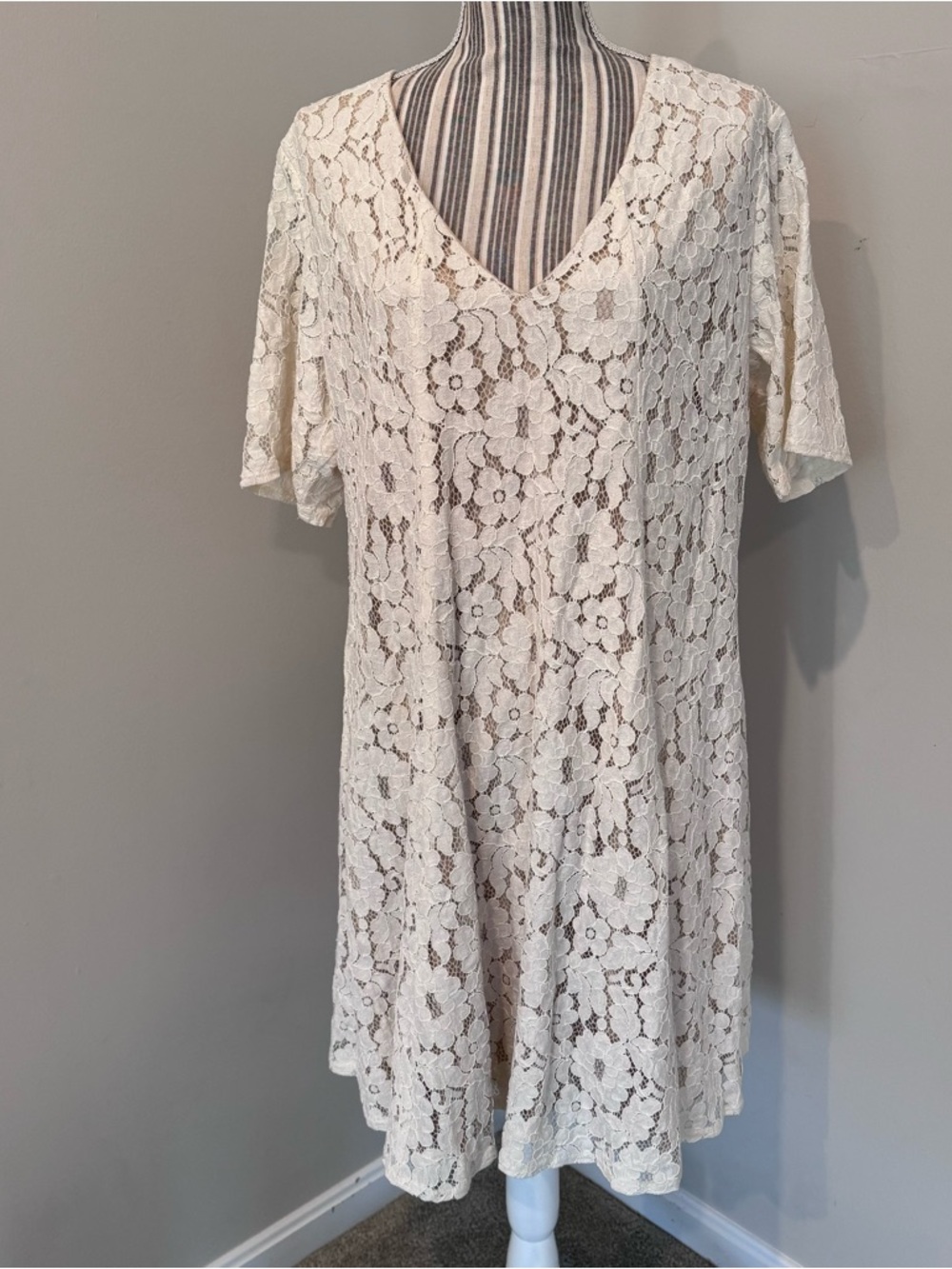 Julian Taylor Lace V-Neck Floral Midi Ecru Dress Sz 16W